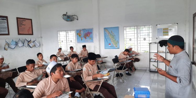 Sosialisasi ke Sekolah-sekolah Tingkat SMP/MTs Sederajat di Rantauprapat